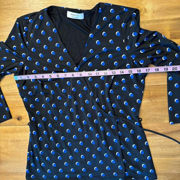 Bailey 44 Wrap Top Size Medium Blue Black - Picture 9 of 11